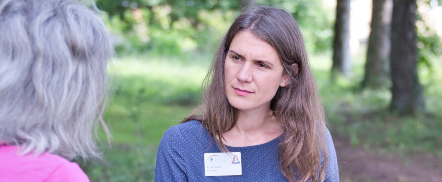 Psychologin im Gespräch mit Patientin.